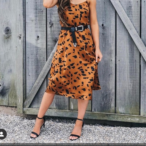 DAVI & DANI Dresses & Skirts - Dani Midi Dress sz L